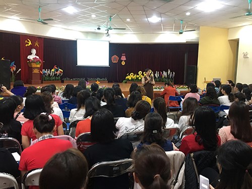 Trường mầm non Phúc Đồng,, trường MN Thạch bàn và trường MN Hoa Mai phối hợp tổ chức tập huấn kỹ năng giao tiếp ứng xử và làm chủ giọng nói cho Cán bộ - giáo viên - nhân viên (CBGVNV) trong trường mầm non.